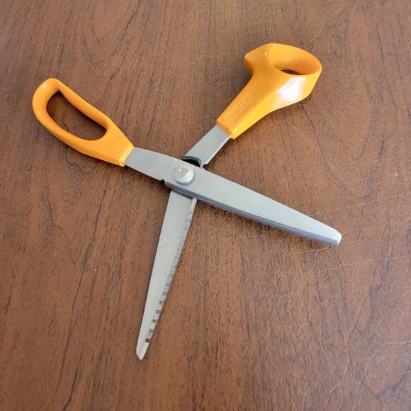 Fiskars Pinking Shears Scissors For Right-Handed Users Orange. Made in USA - Picture 6 of 10